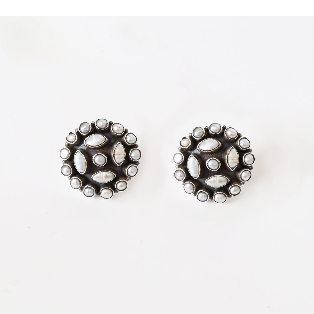 Round Pearl Studds