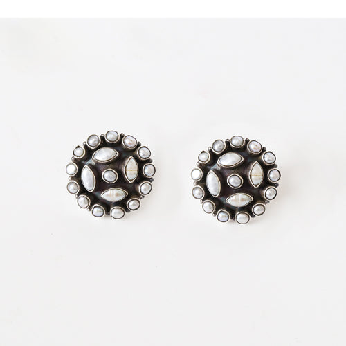 Round Pearl Studds