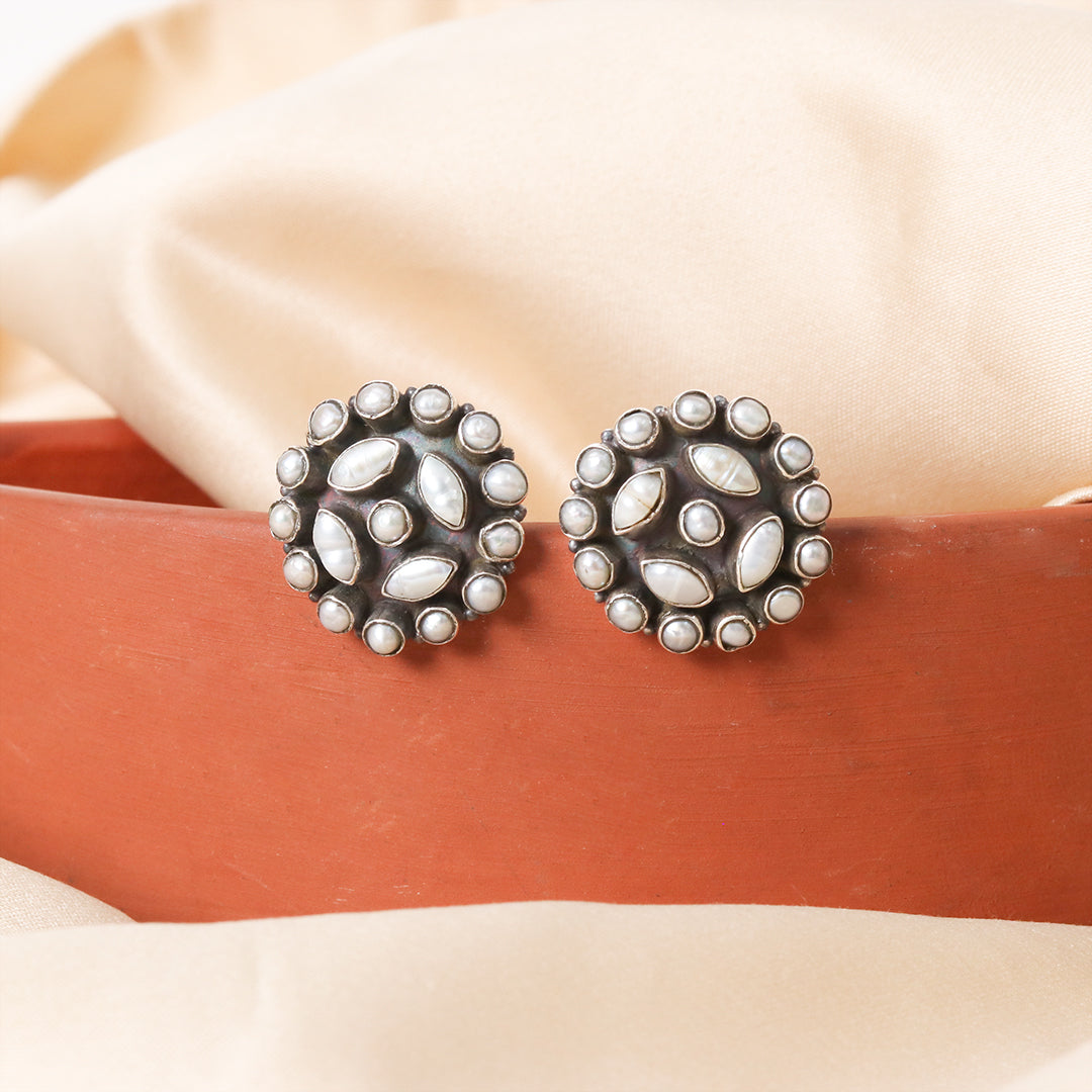 Round Pearl Studds