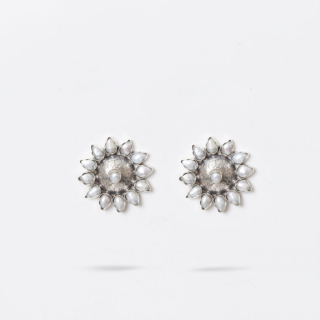 Round Pearl Studds