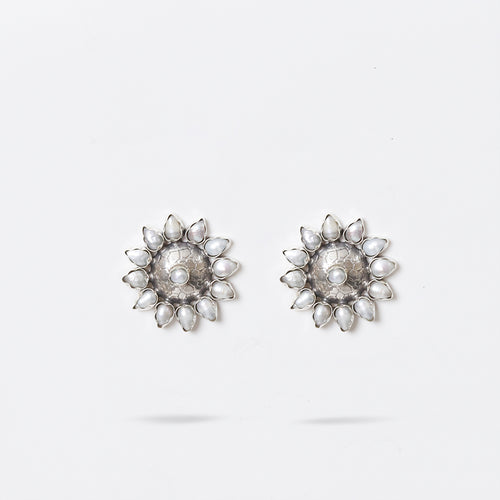 Round Pearl Studds