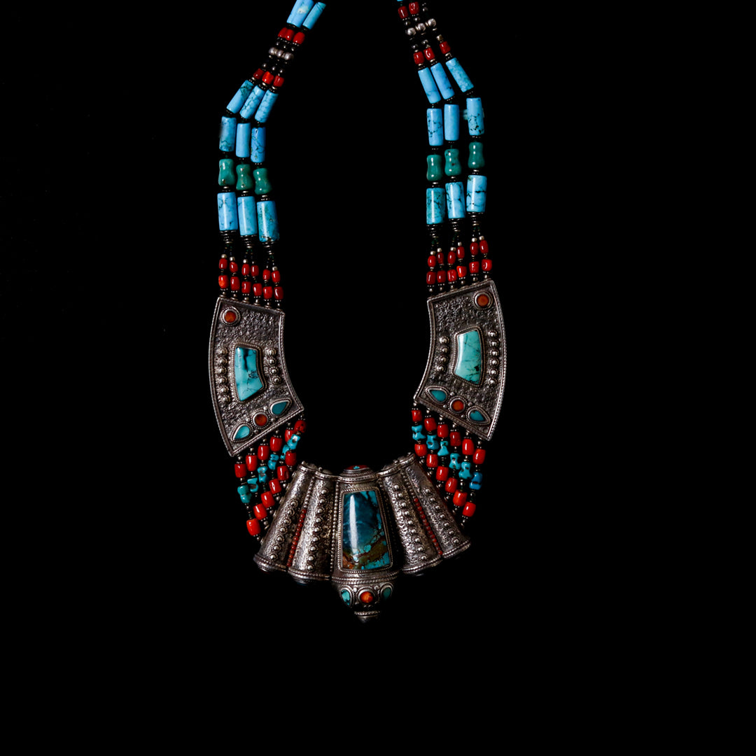 SILVER NECKLACE
