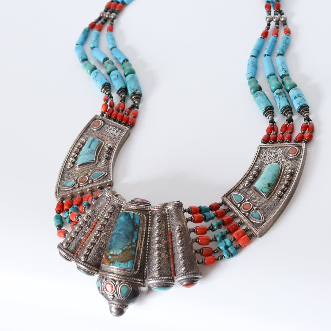 SILVER NECKLACE