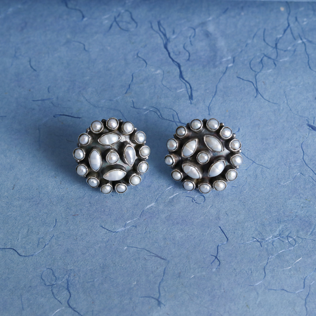 Round Pearl Studds