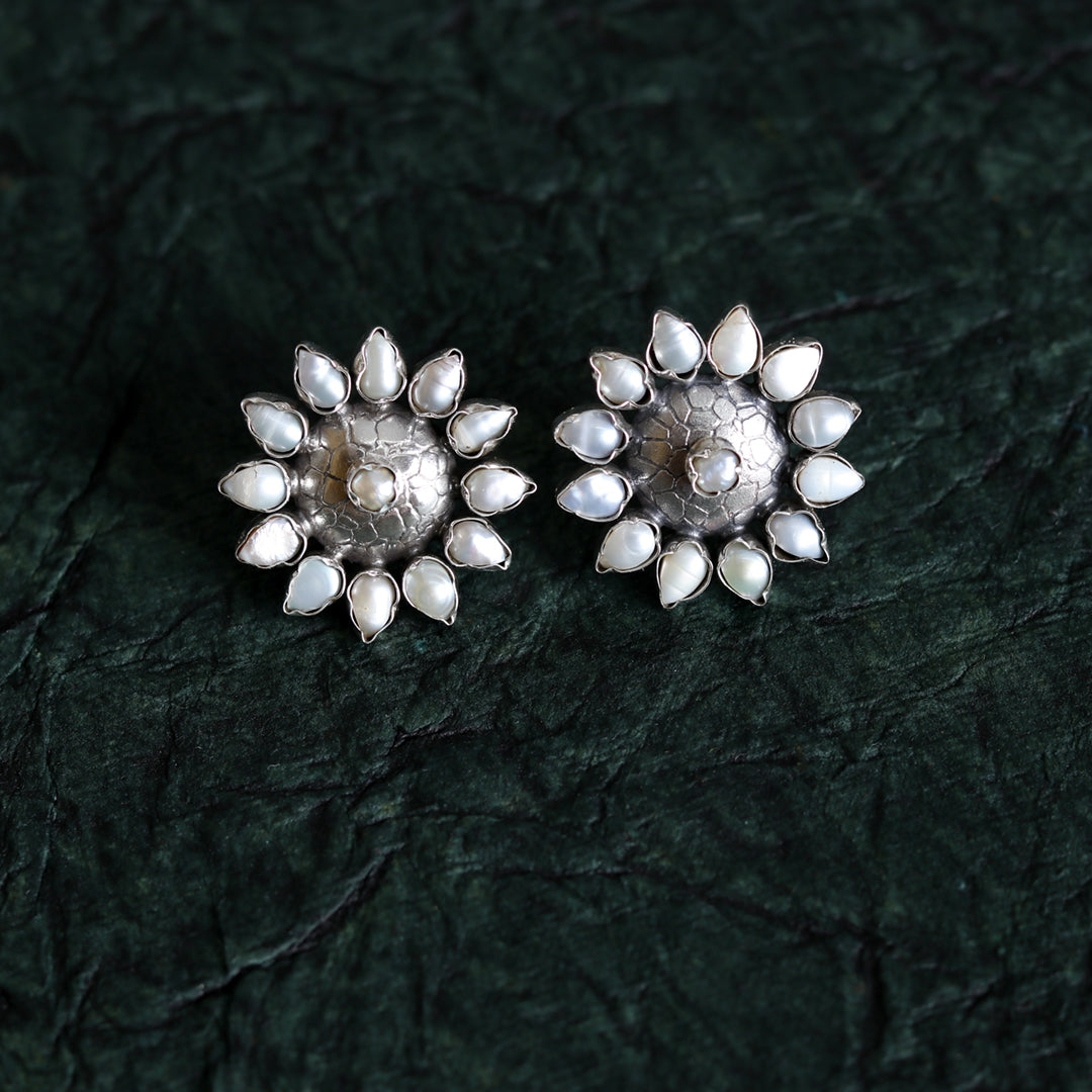 Round Pearl Studds