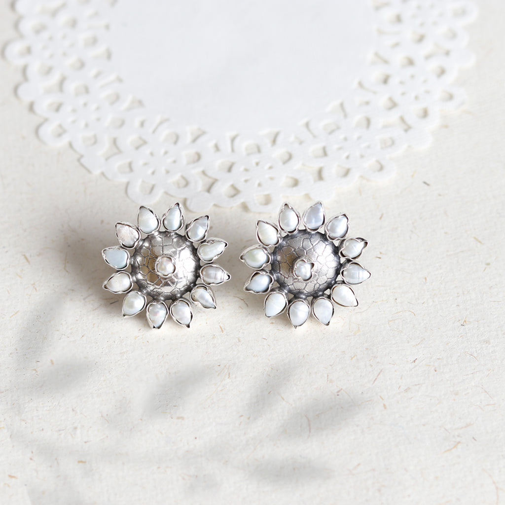 Round Pearl Studds