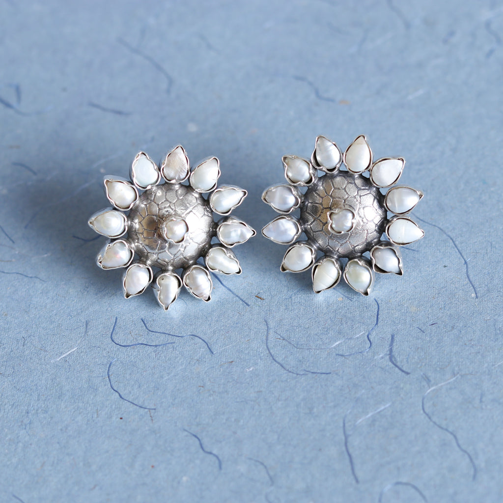 Round Pearl Studds