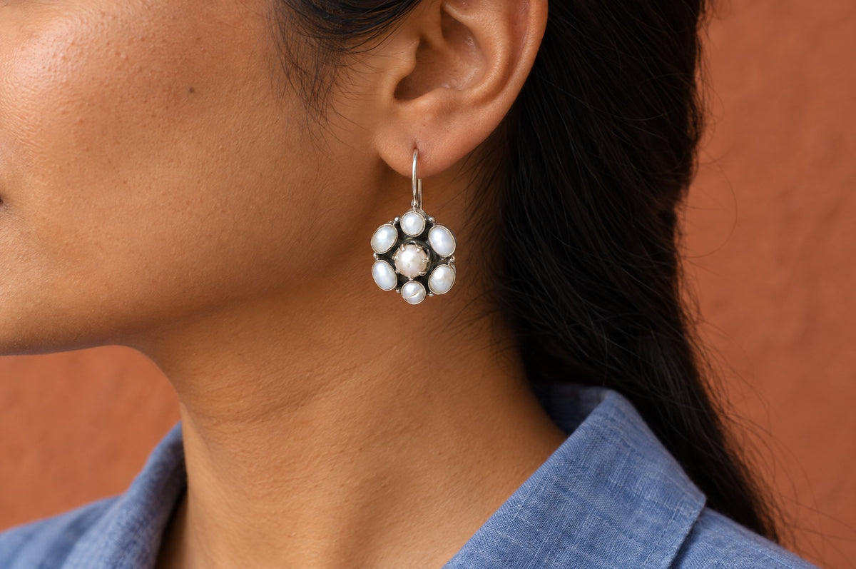 Model wearing the Pratha Pearl Hook Earrings