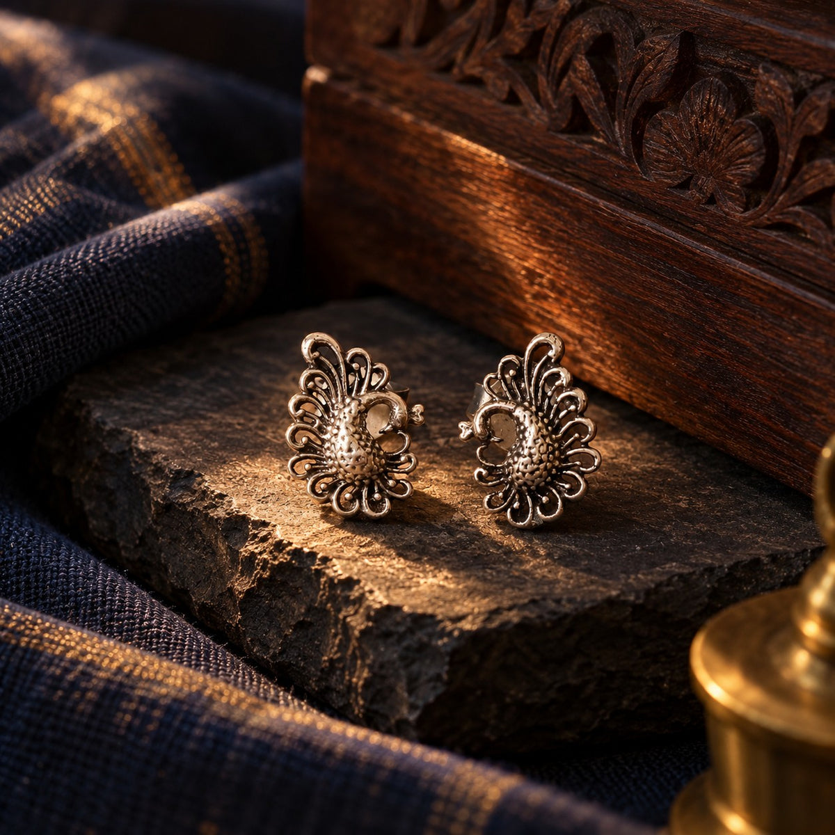 Peacock Elegance – styled photo