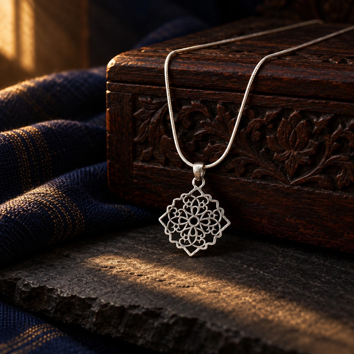 PENDANT – styled photo