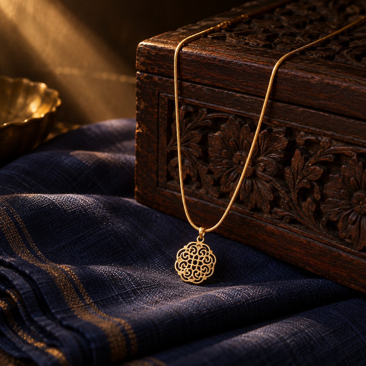 PENDANT – styled photo