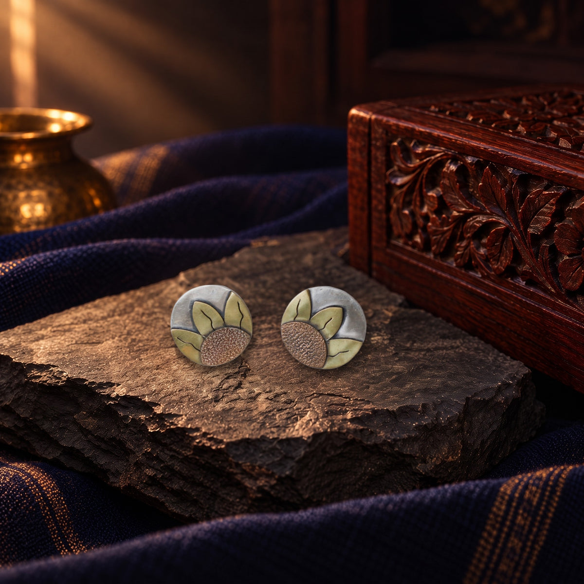Trillium Studds – Three-tone, 925 sterling silver, Stud earrings