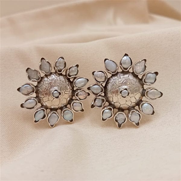 Round Pearl Studds