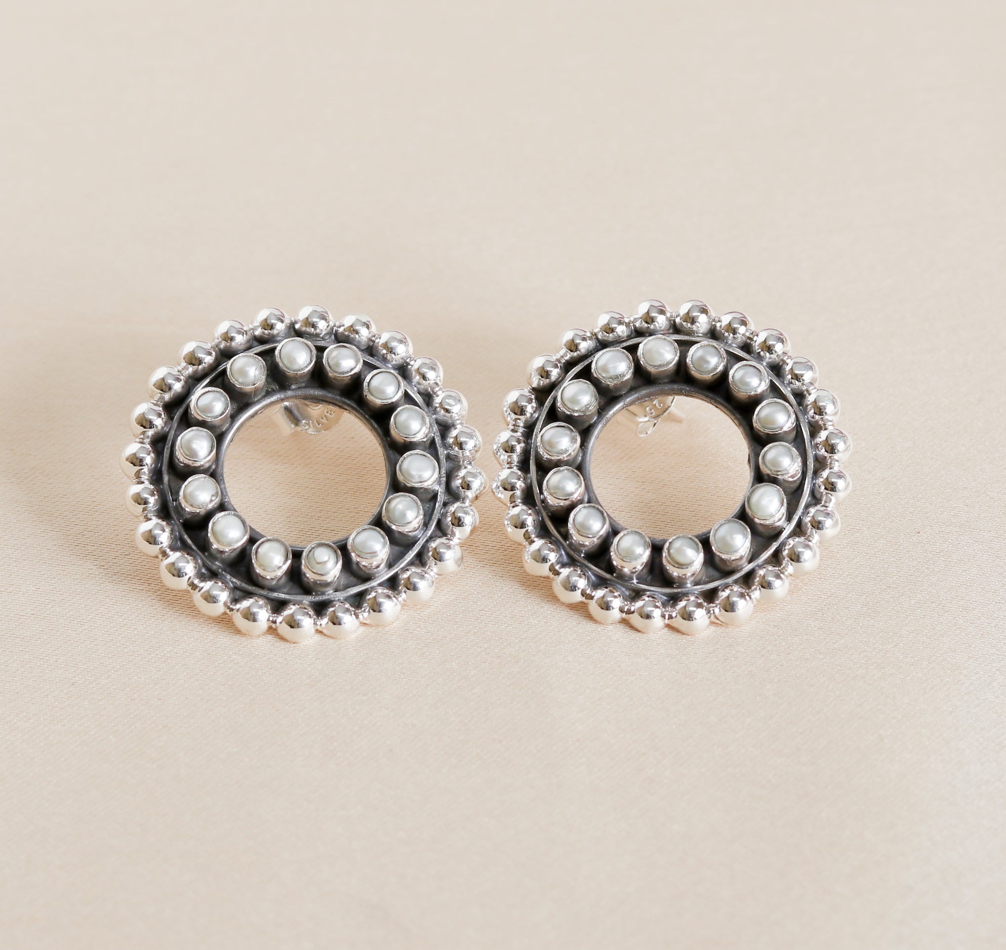 Round Pearl Studds