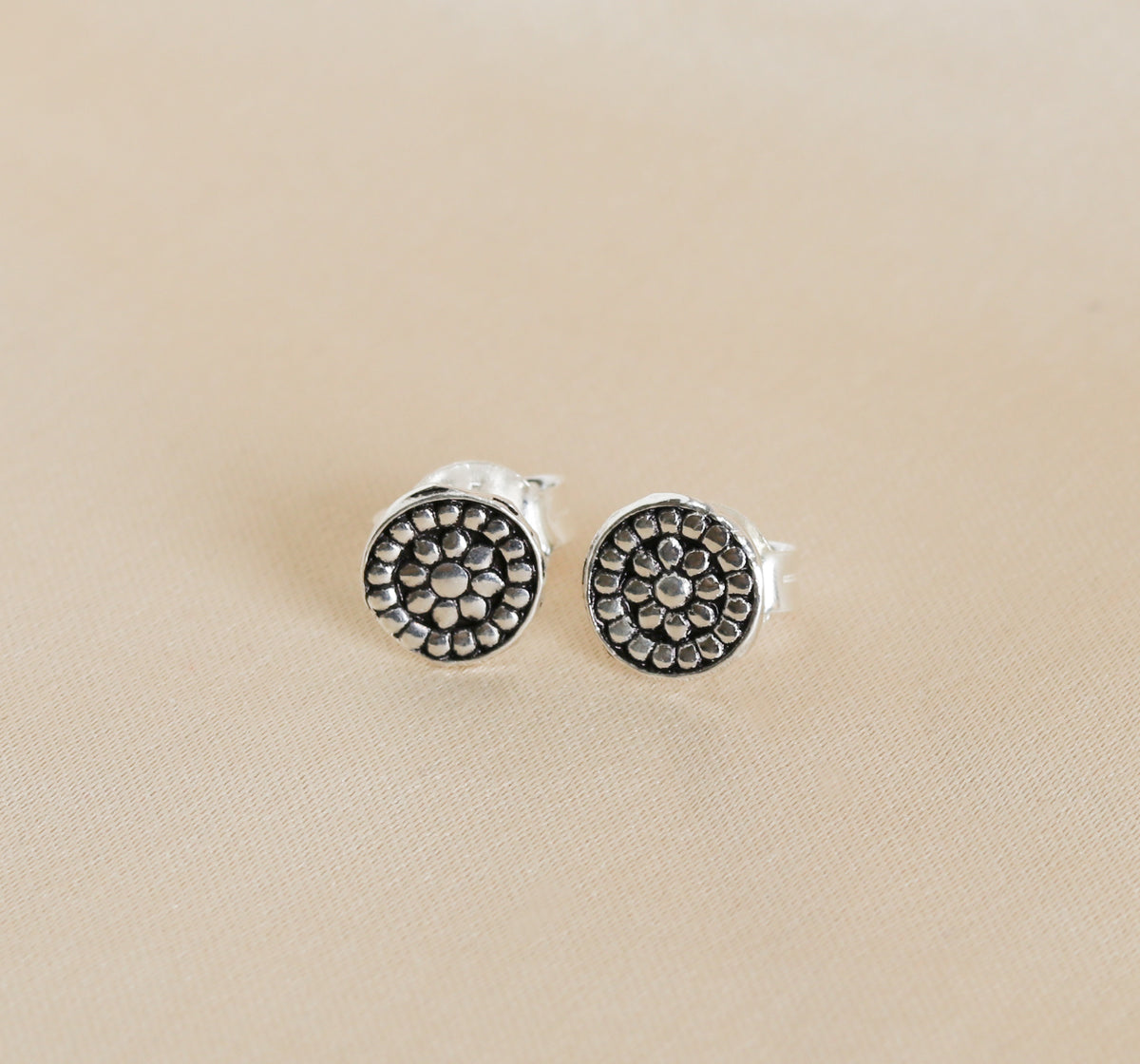 Everyday Wear Round Studds