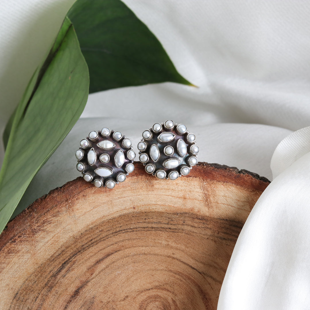 Round Pearl Studds