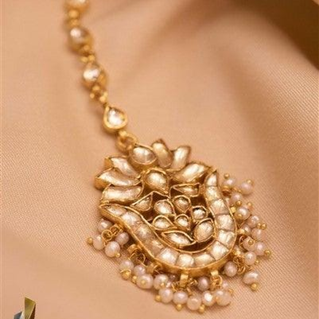 Lotus Shape Kundan Maang Tikka